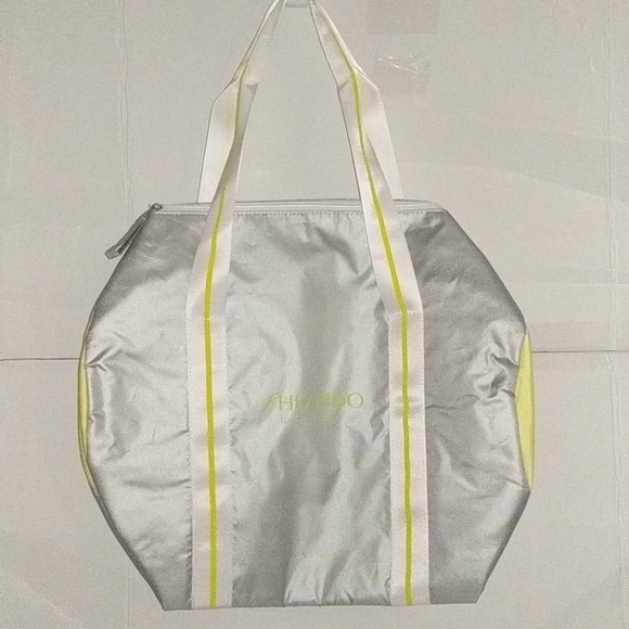🍀 Shiseido 🍀 Foldable Gym Travel Duffel Bag Silver NEW Auth 🍀 - Picture 2 of 7